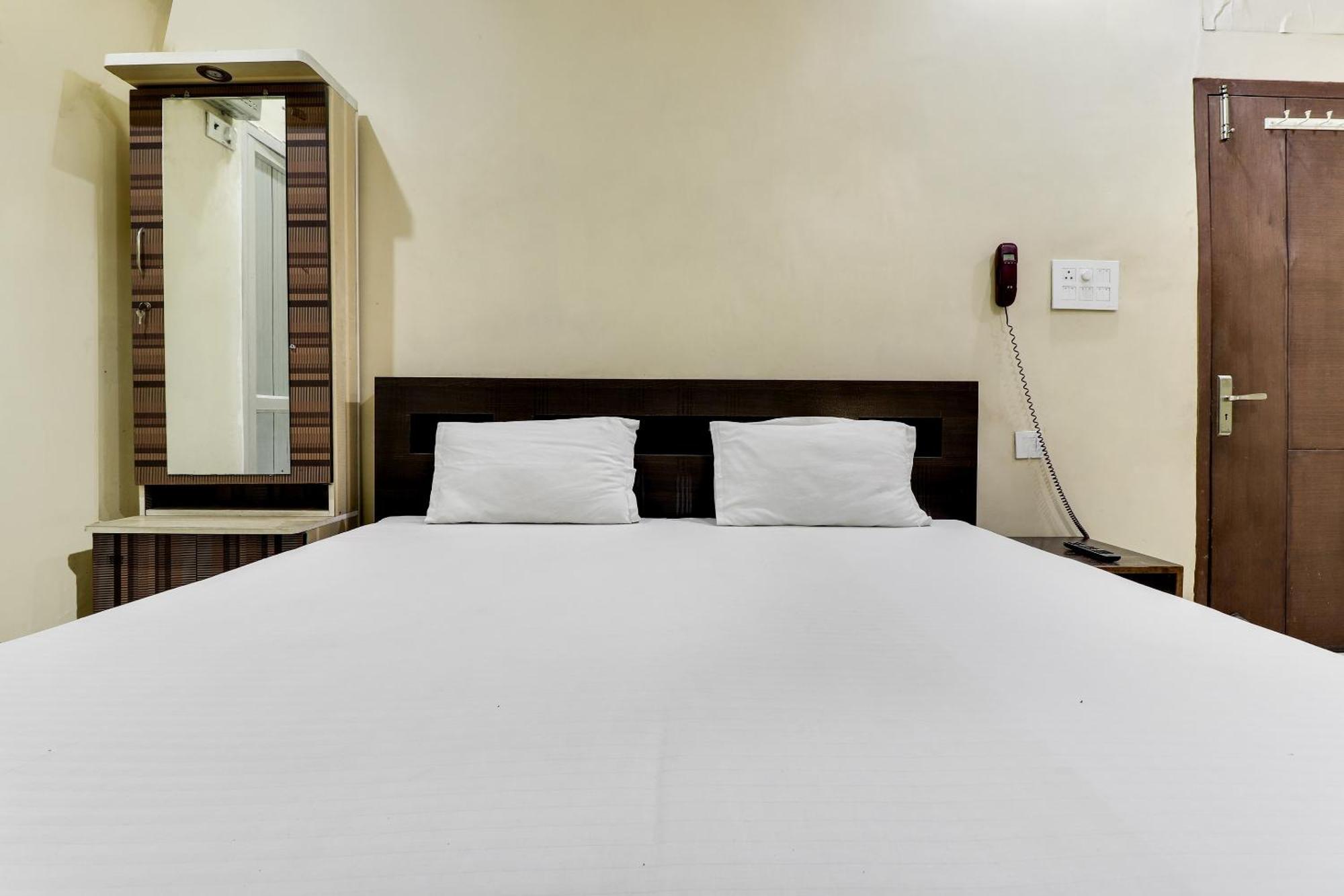 SPOT ON 40076 Hotel Sunny Bhairaun Ghāt Exterior foto