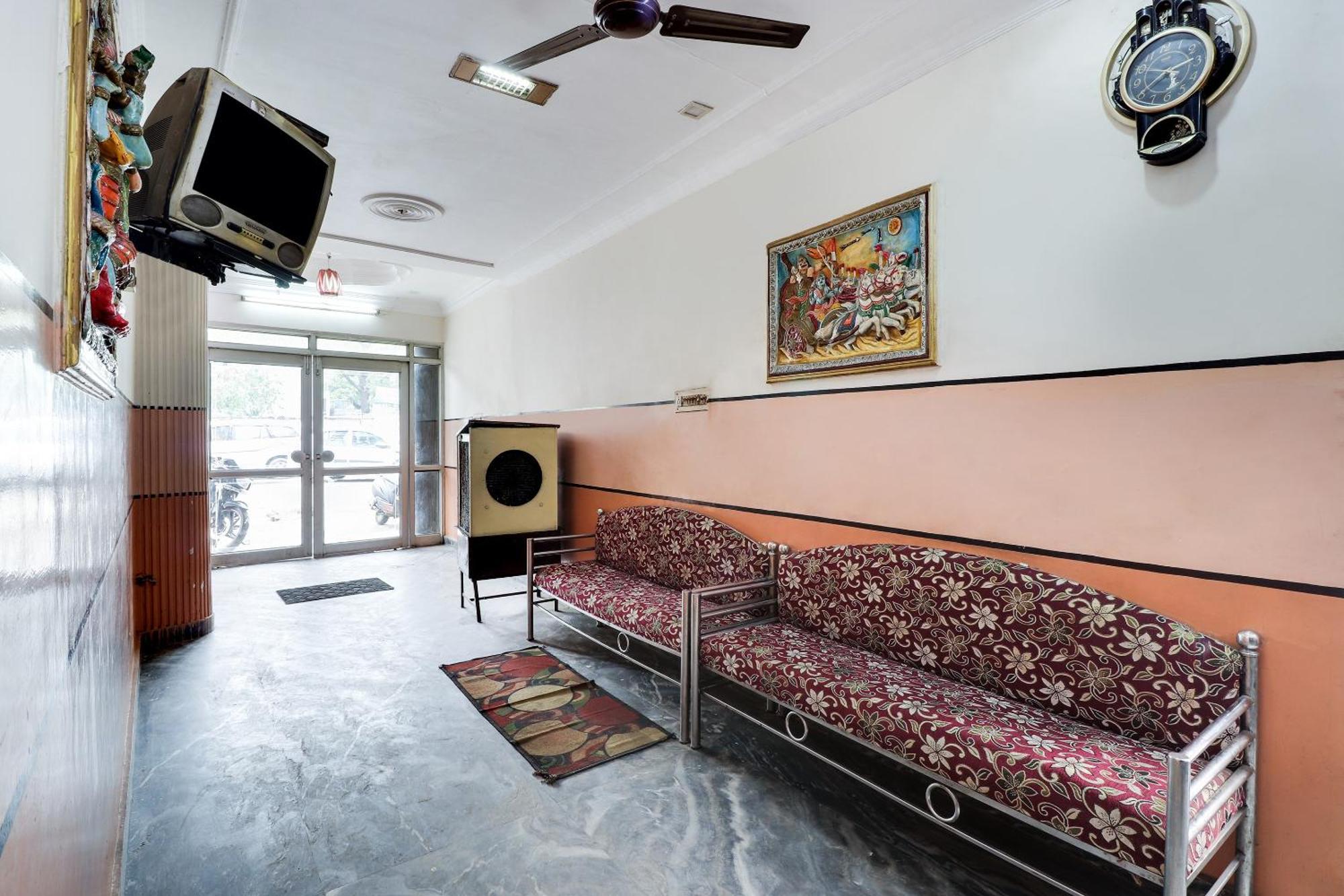 SPOT ON 40076 Hotel Sunny Bhairaun Ghāt Exterior foto