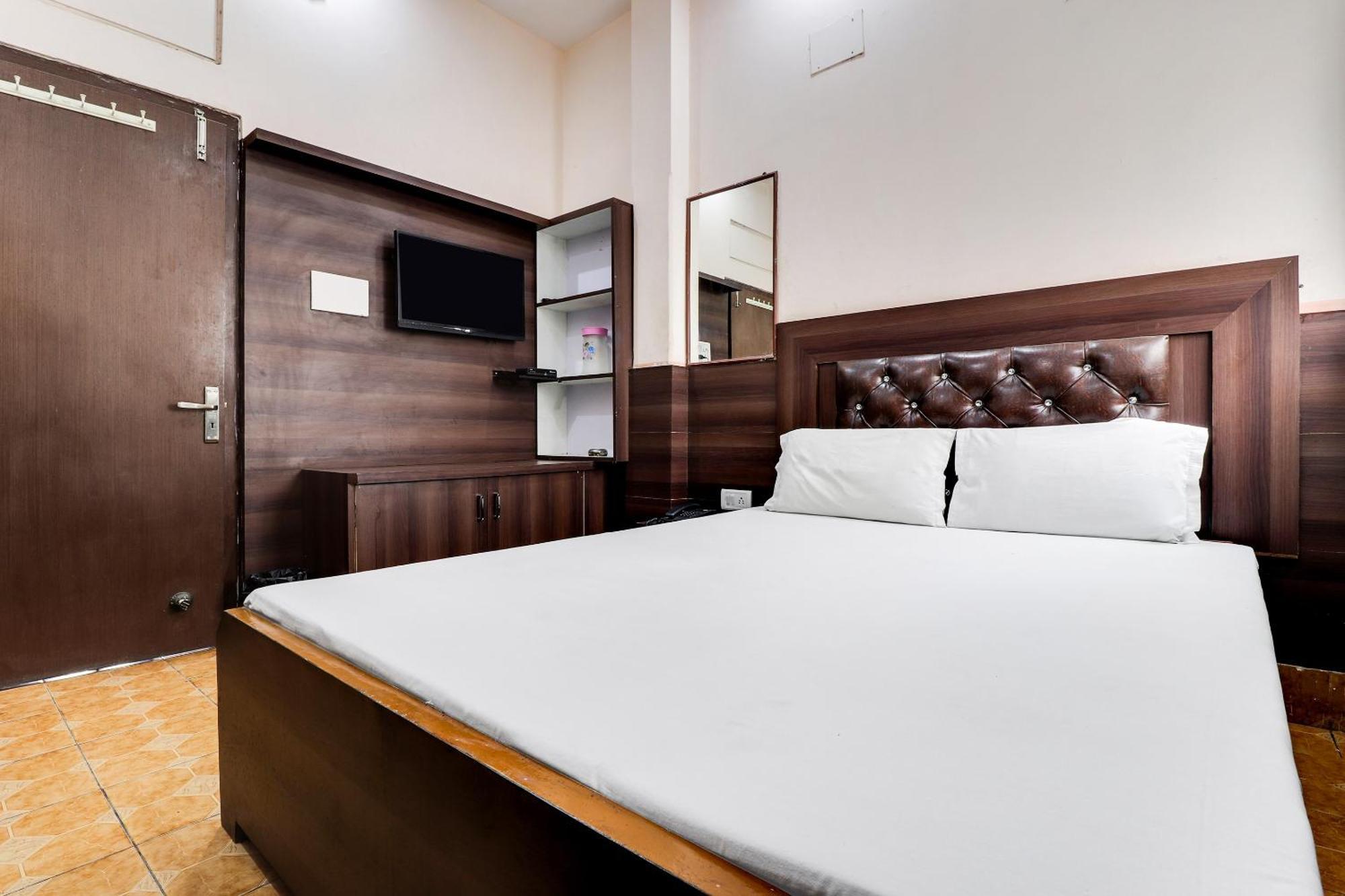 SPOT ON 40076 Hotel Sunny Bhairaun Ghāt Exterior foto