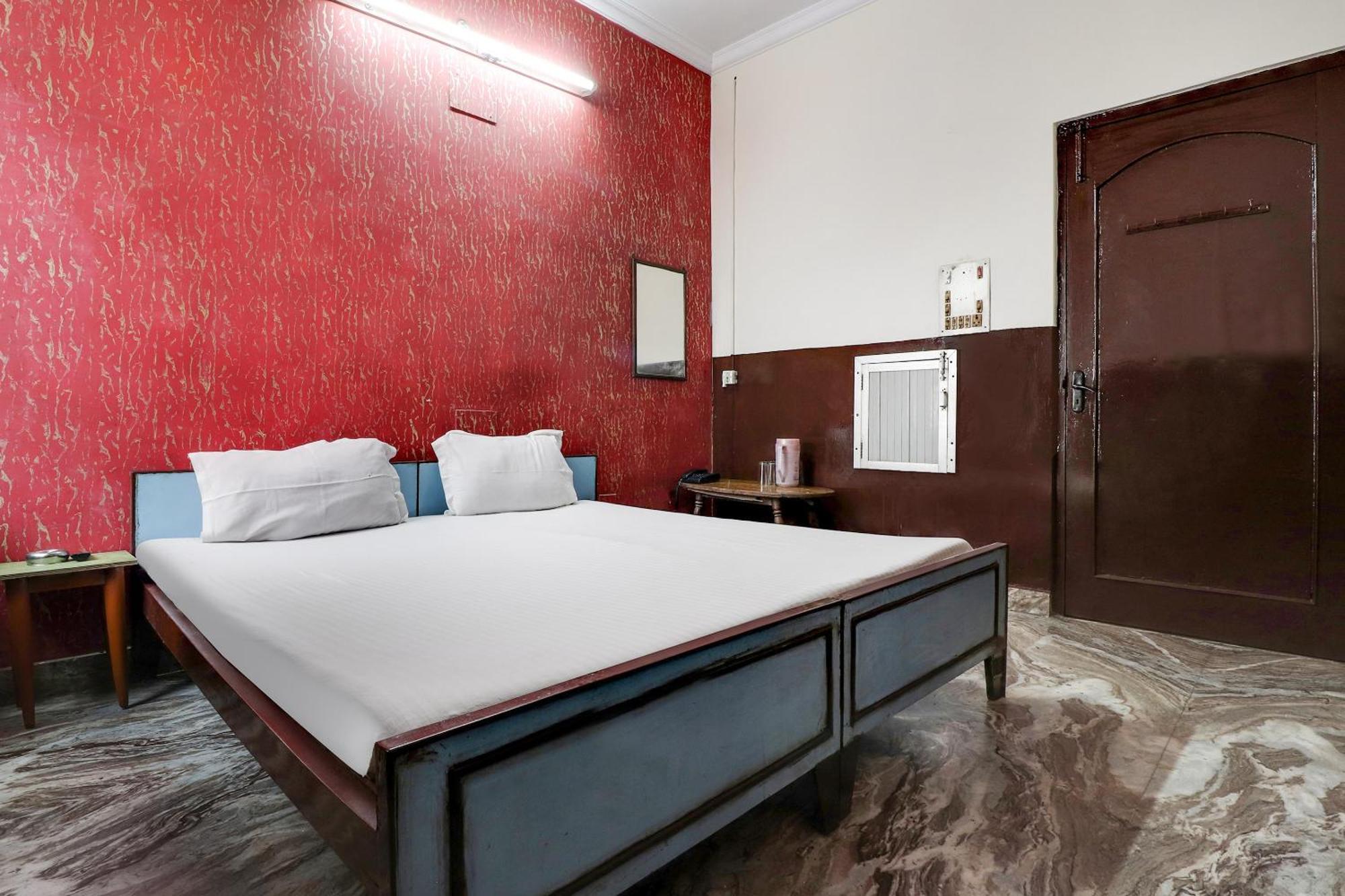 SPOT ON 40076 Hotel Sunny Bhairaun Ghāt Exterior foto