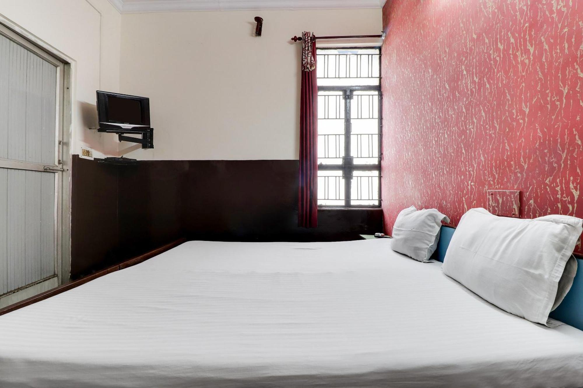 SPOT ON 40076 Hotel Sunny Bhairaun Ghāt Exterior foto